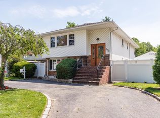 2025 Oak Ct, Bellmore, NY 11710