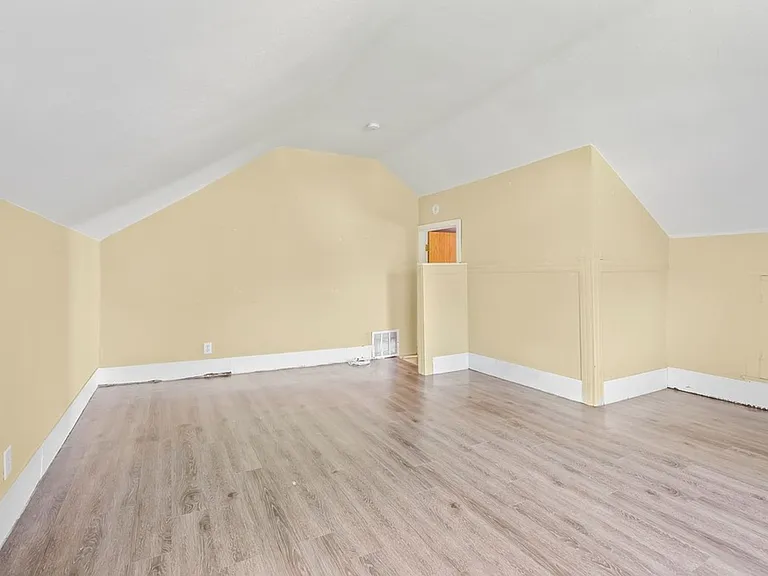 1421 Tremont St — Photo 14