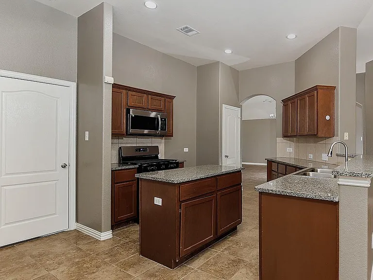 9606 Arched Oak Dr — Photo 8