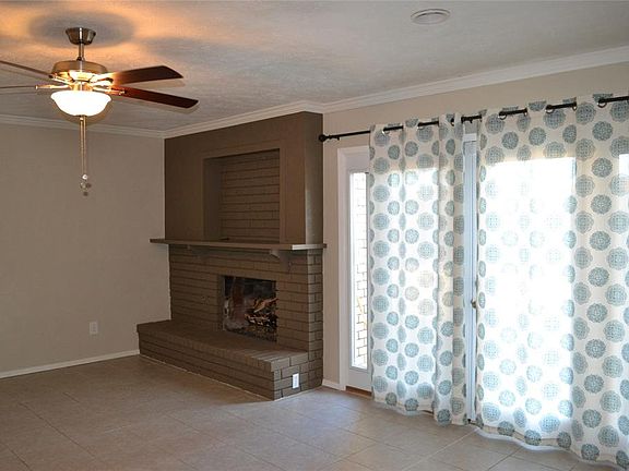5th image of 932 Carlsbad Dr