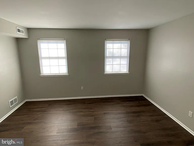 1155 York Rd — Photo 9