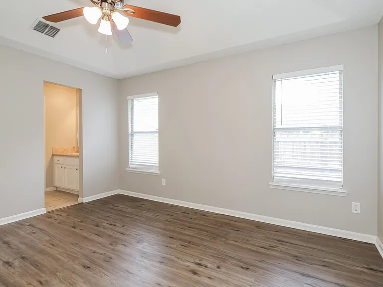 1804 Sherwood Dr — Photo 10