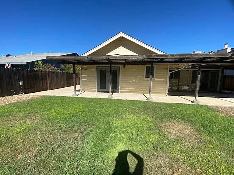 561 Amanda Ct — Photo 26