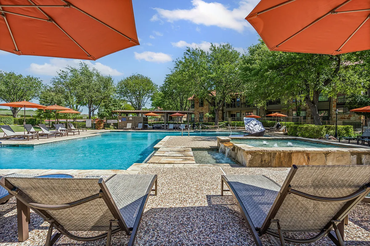 Building Photo - Estates at Team Ranch