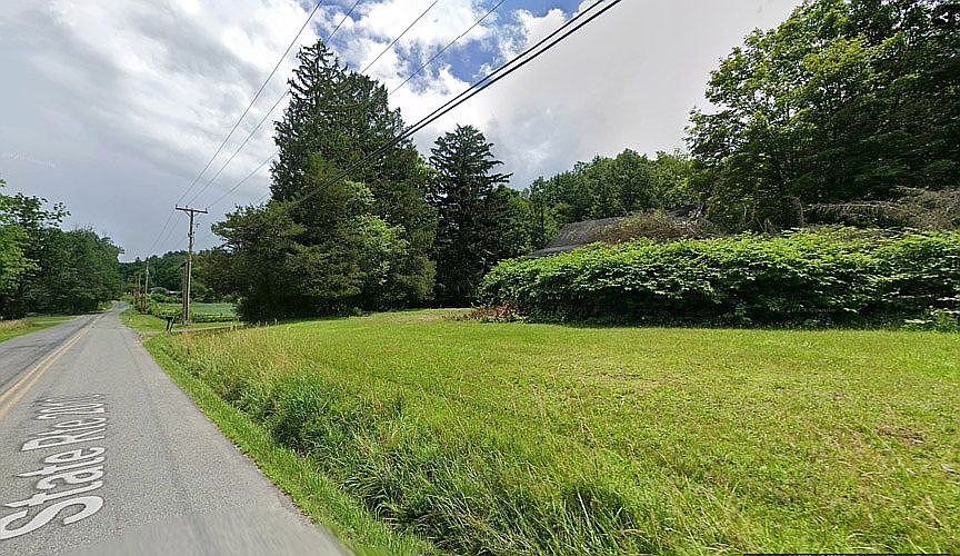 2nd image of 4057 Manor Dr