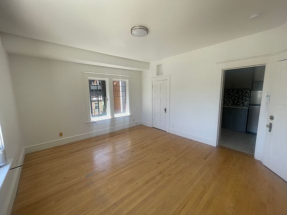 4th image of 1127 E South Temp APT 4
