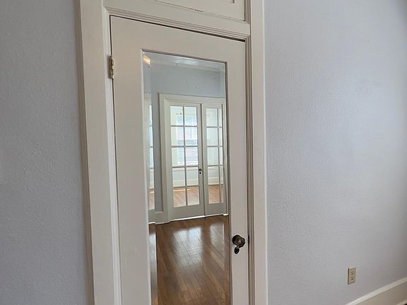 2nd image of 414 E 6th St #F
