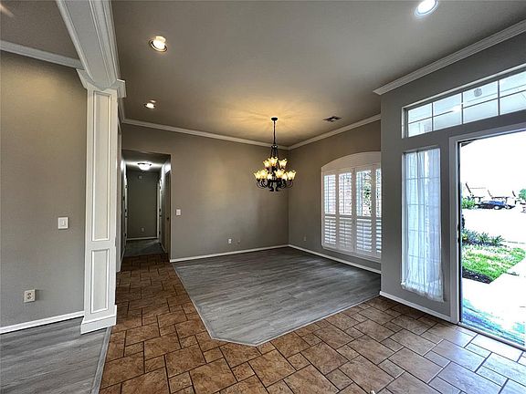 3rd image of 16900 Gladstone Cir