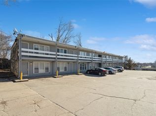 300 31st St NE #E, Cedar Rapids, IA 52402