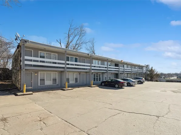 300 31st St NE #E, Cedar Rapids, IA 52402