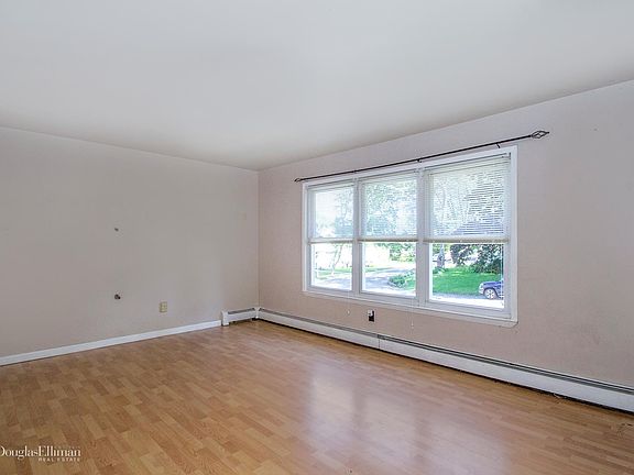 3rd image of 24 Fairview Pl