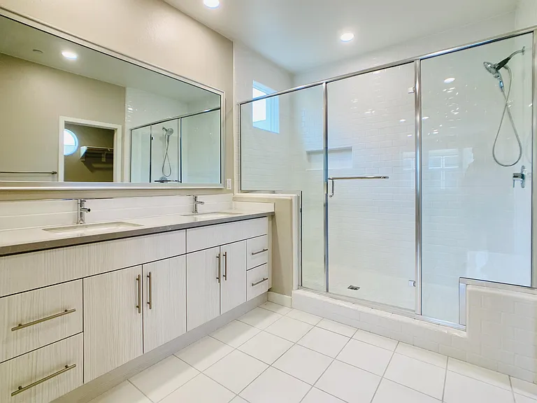 810 Beacon — Photo 17