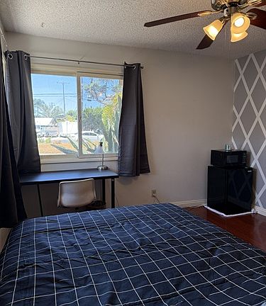 5th image of 9842 Stanford Ave