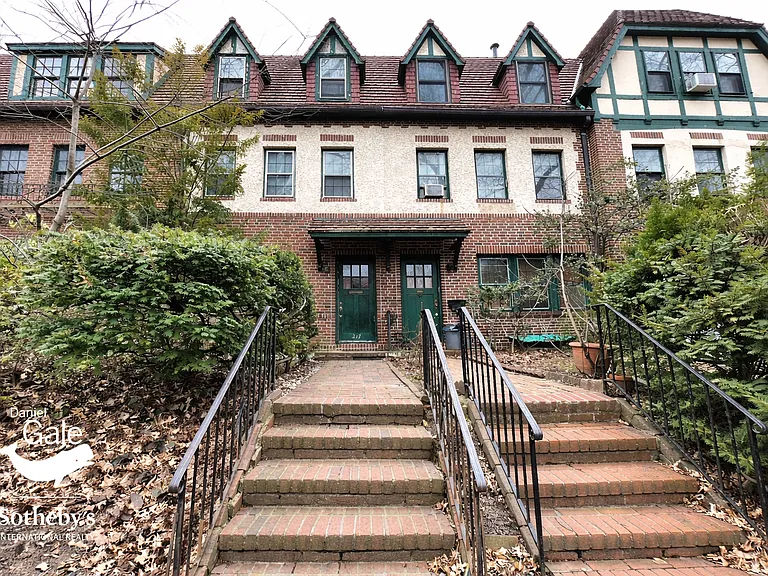 217 Burns St #1 — Photo 1