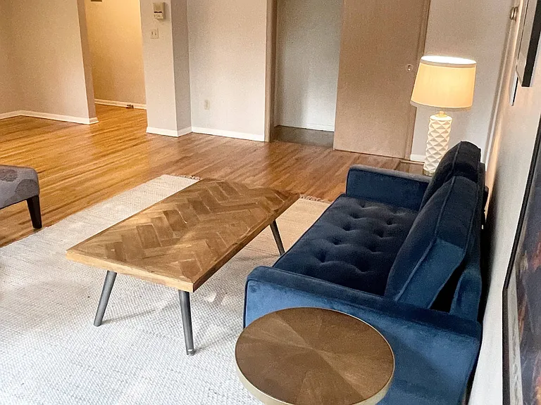 Snelling Avenue Apartments — Photo 1