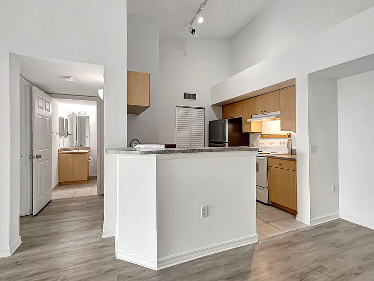 920 Villa Cir — Photo 12