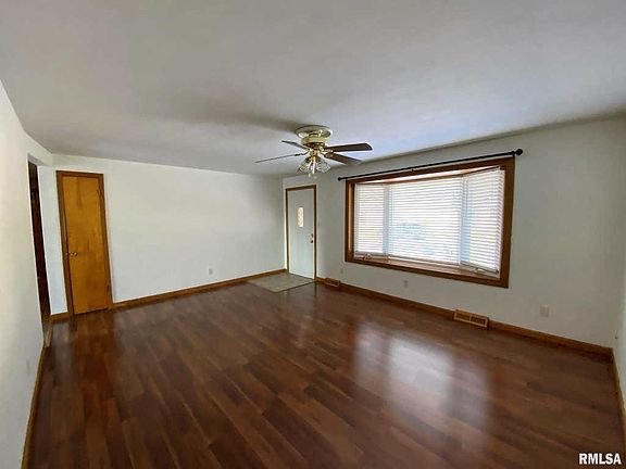 4th image of 120 Lakeview Dr