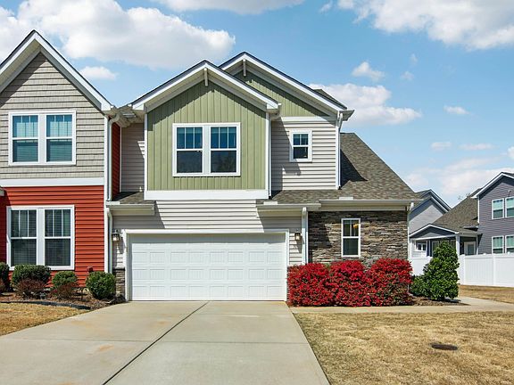 2nd image of 31 Creekhaven Ln