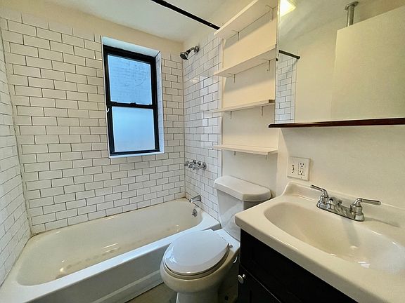 5th image of 729 Lafayette Ave #B1