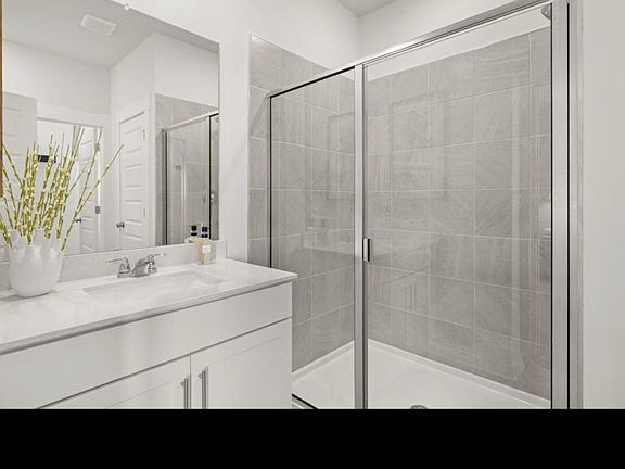 3rd image of 521 Hinton St