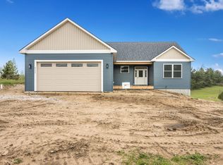 8552 S Olivia Dr, Maple City, MI 49664