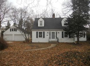 920 S 7th St, St Charles, IL 60174