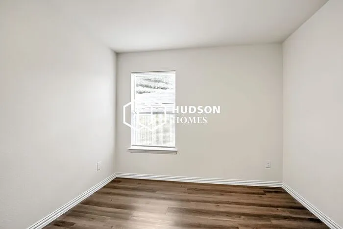 514 E Shepherd St — Photo 9