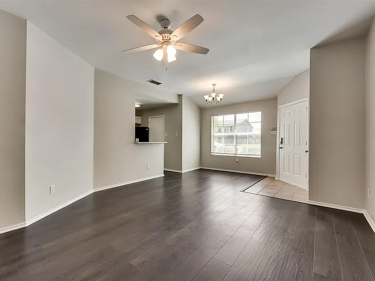 305 Kings Way Dr #A — Photo 3