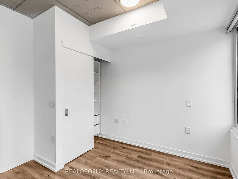 115 Larchmount Ave #404 — Photo 7