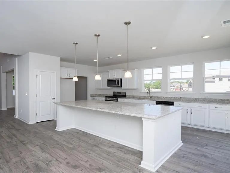 654 Sadlers Creek Ct — Photo 26