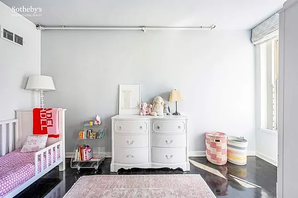 Sold by Sotheby's International Realty | media 11