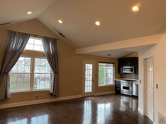 living room/kitchen
