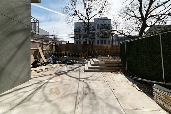 Rented by 146 Erasmus LLC | media 18