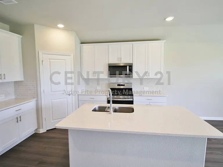 4208 Mountain Creek Dr — Photo 9