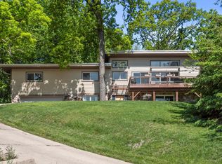 1104 Cavalier Dr, Waukesha, WI 53186