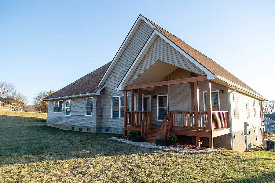 208 Wind Valley Trl — Photo 2