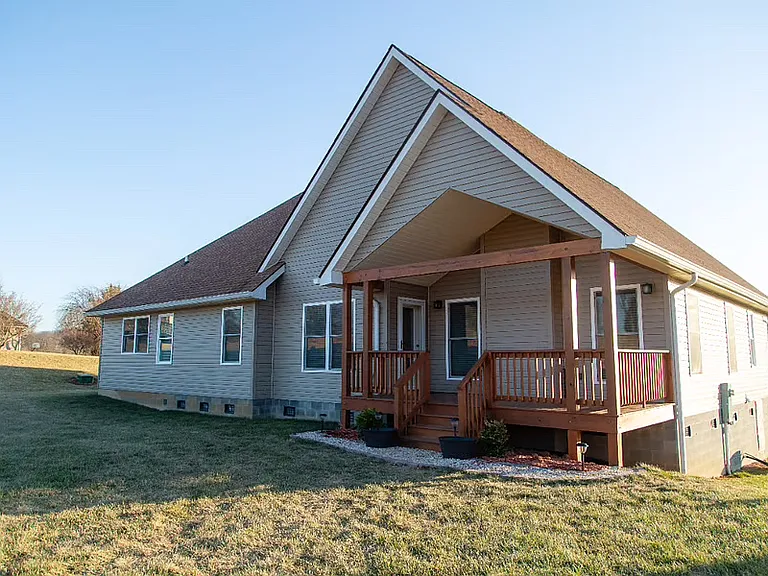 208 Wind Valley Trl — Photo 2