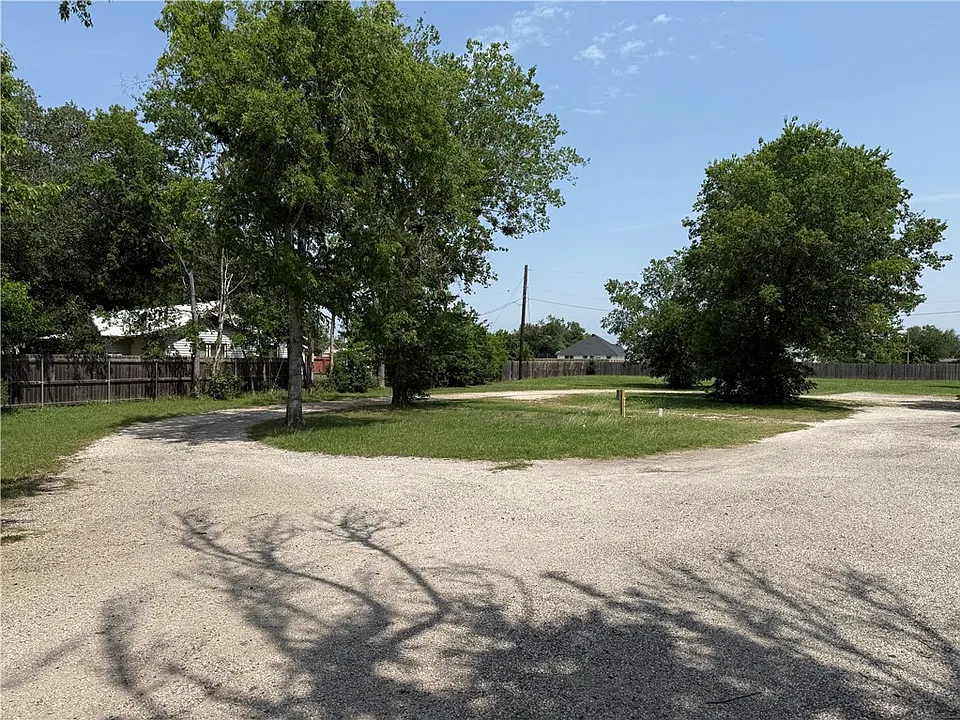 1805 W Highway 21