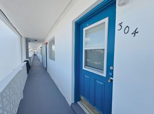 8075 112th St APT 304, Seminole, FL 33772