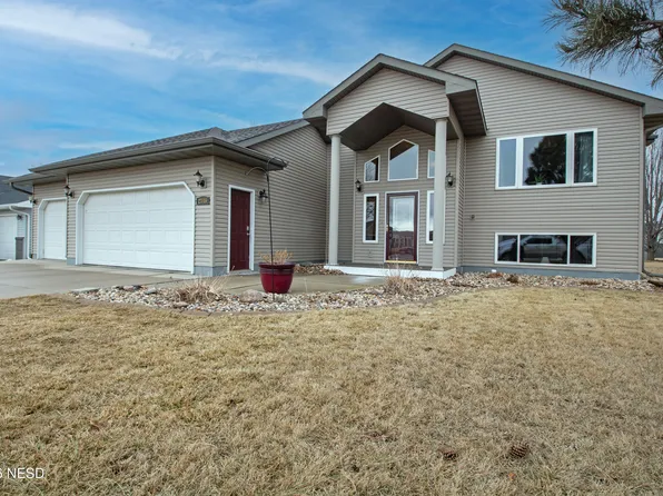 2146 Cedar Dr NE, Watertown, SD 57201