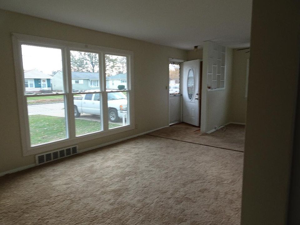 1st image of 30715 Royalview Dr