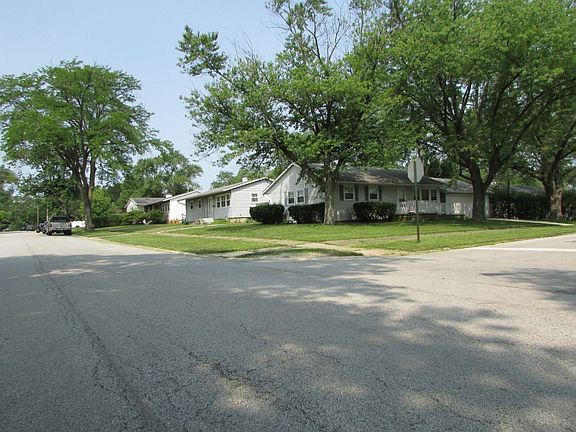 5th image of 94 E Normandy Dr