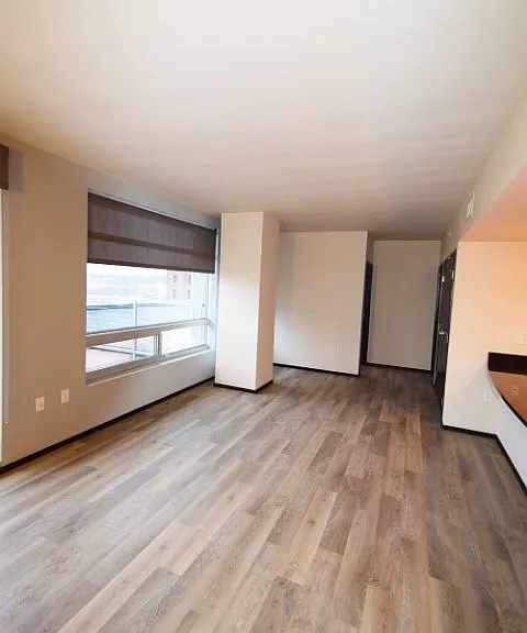 Galaxie High Rise Apartments — Photo 204