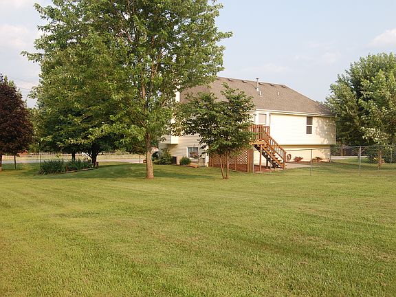 4th image of 19590 Rosewood Dr