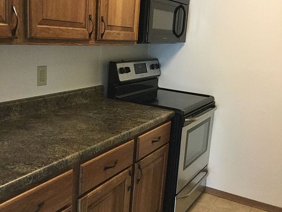 5th image of 584 Donofrio Dr APT A