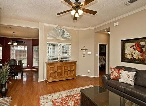 5th image of 2220 London Dr