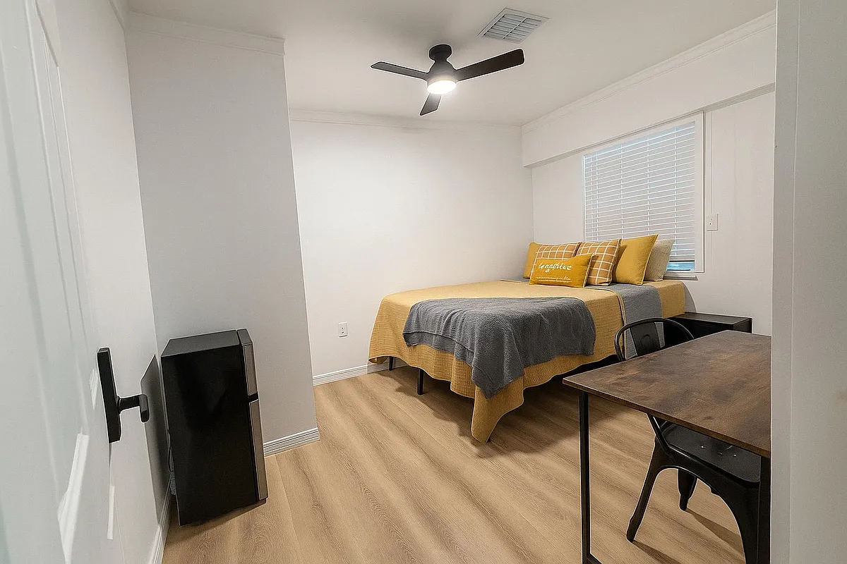 Unit Photo - 129 Alachua Dr #5