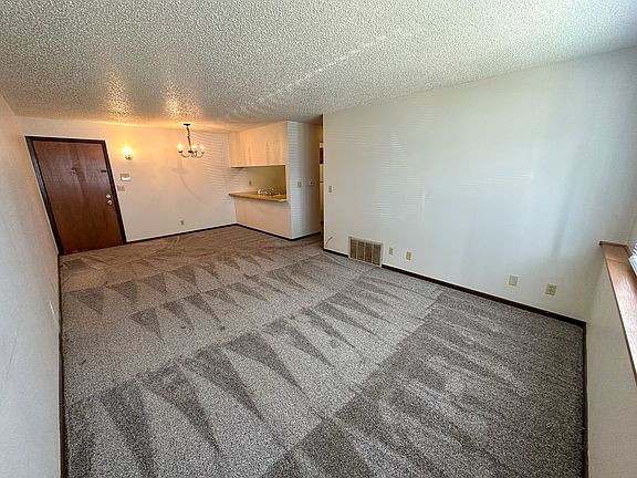 4th image of 4518 Hutchison St #1B-1Ba