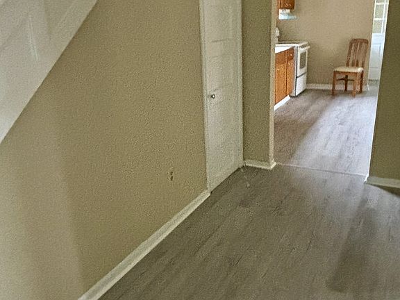 3rd image of 1053 S Valley Ave