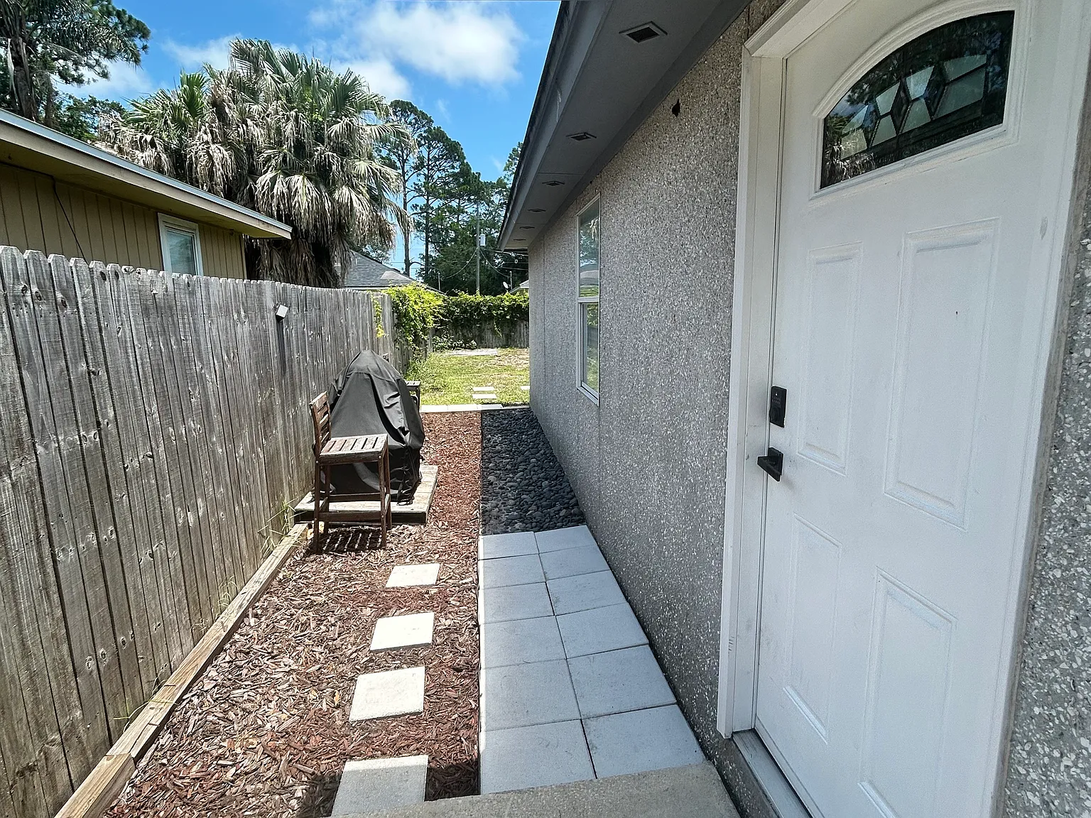 3 bed, 1192 sqft, $2,100 — Photo 2